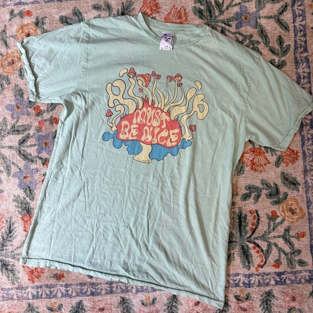 RipNDip Must Be Nice T-shirt Mushroom large
